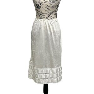 Beige Nylon Vintage 80s Tiered Lace Lingerie Slip Skirt S 24”-26” Retro Midi